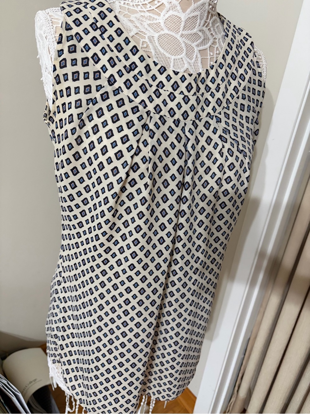 Women’s Blouse Bundle of 2 – Size Medium – White & Geometric Print - Picture 3 of 15